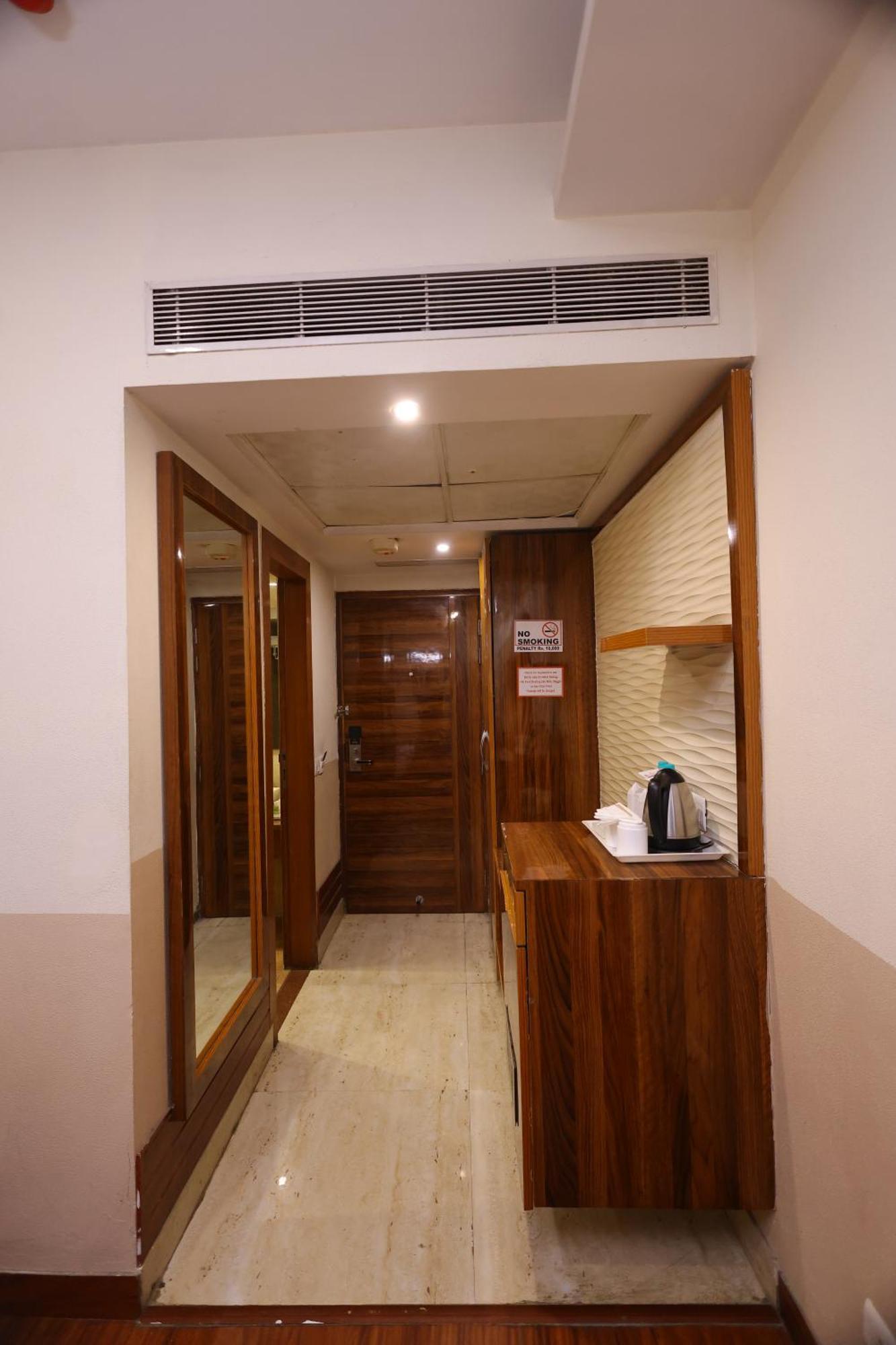 ניו דלהי Airport Hotel Ramhan Palace Mahipalpur מראה חיצוני תמונה